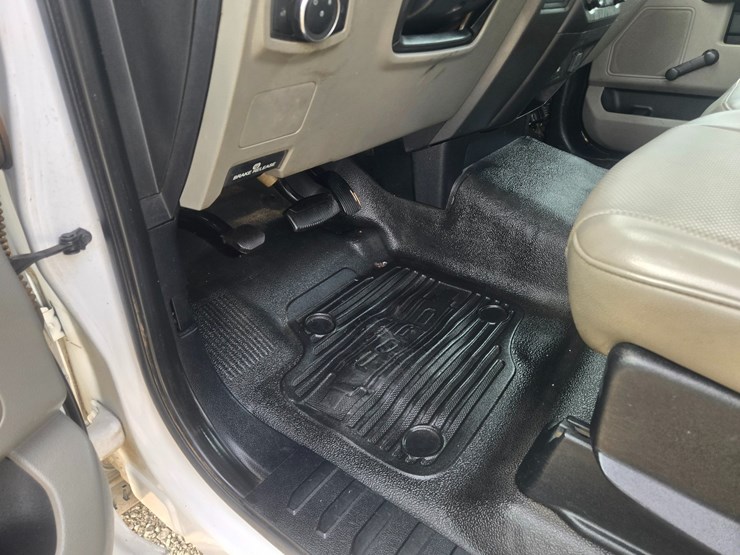 2021-ford-f350-image-31
