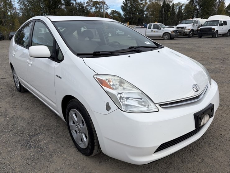 2009-toyota-prius-hybrid-sedan-image-2