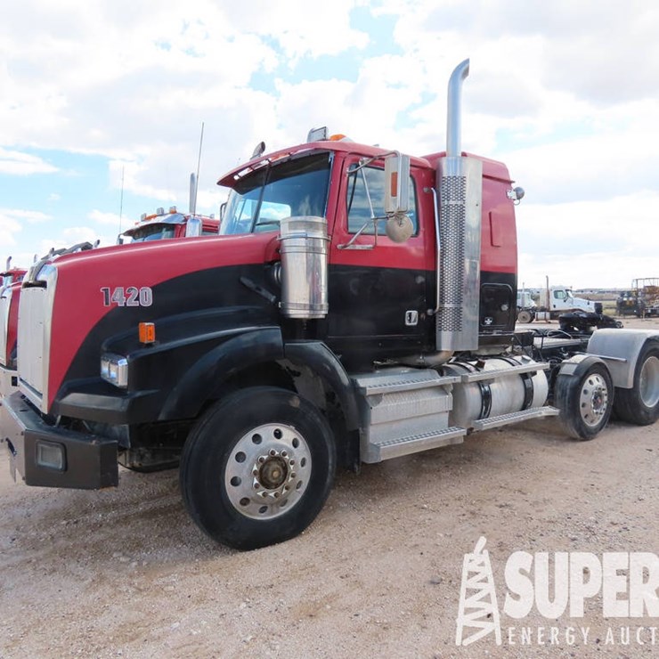 2012 WESTERN STAR 4900 T/A Truck Tractor w/Pusher Axle Sleeper