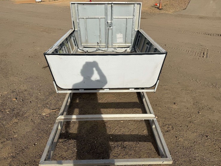 commercial-aluminum-truck-cap-/-topper-dcu-series-image-6