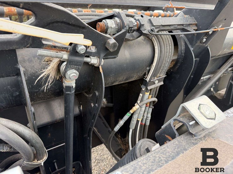 2019-macdon-fd135-draper-header-image-47