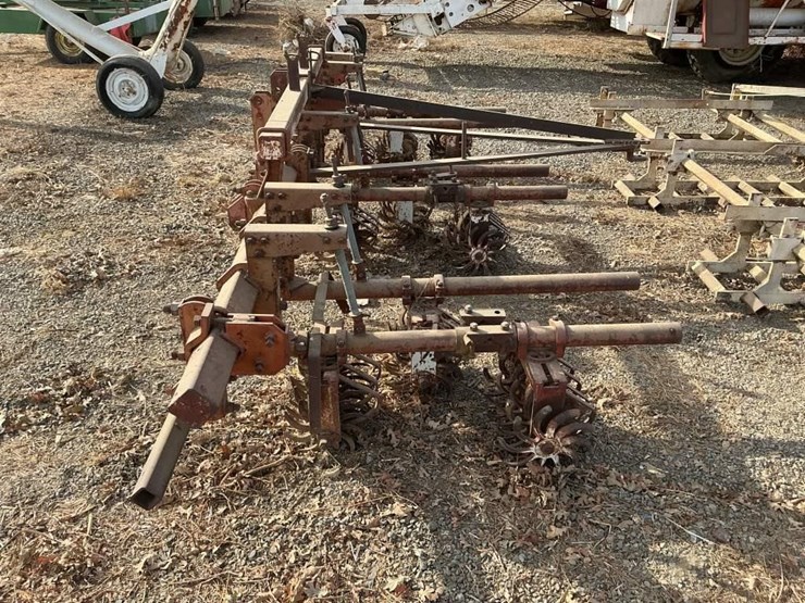 lilliston-3-pt-3-row-60"-rolling-cultivator-image-3