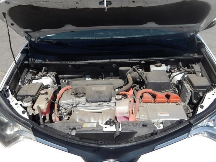2016-toyota-rav4-xle-image-9