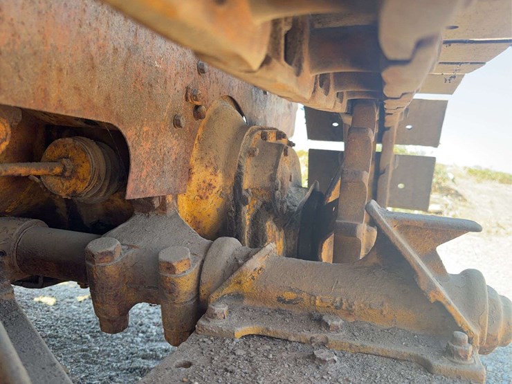 caterpillar-ten-image-14
