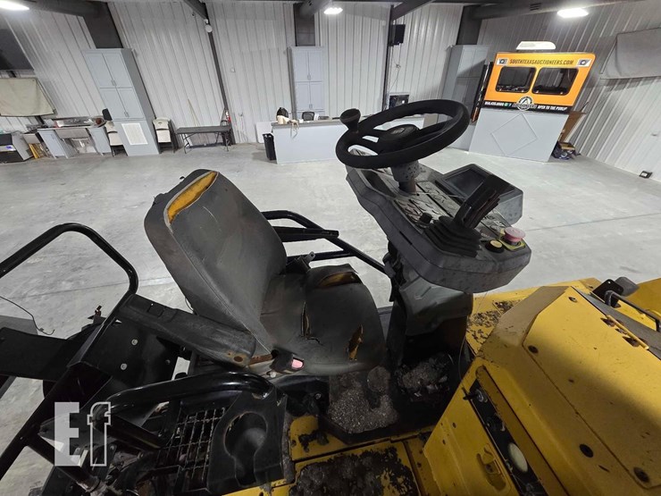 2016-caterpillar-ap-600f-image-11