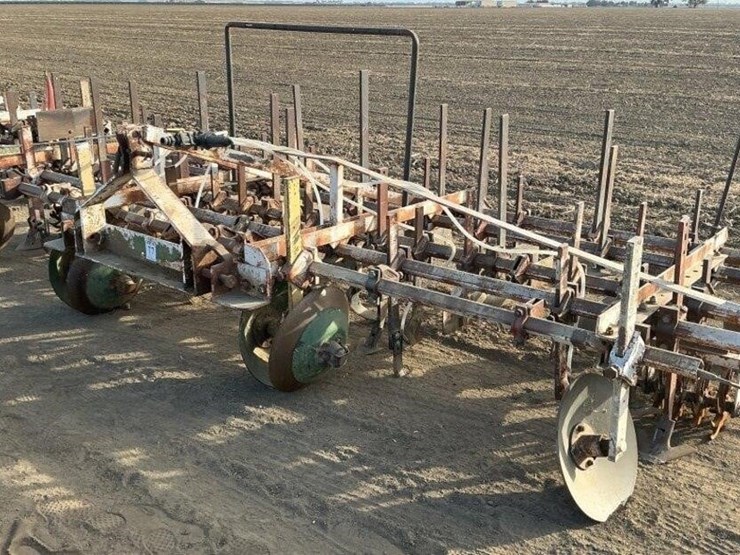 custom-3-pt-3-row-60"-cultivator-image-1