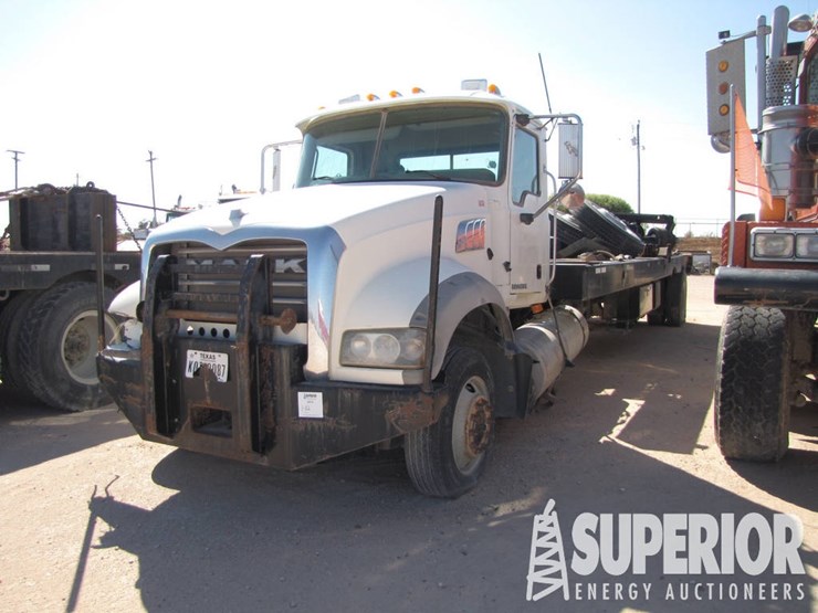2009-mack-gu713-t/a-winch-bed-truck-image-1