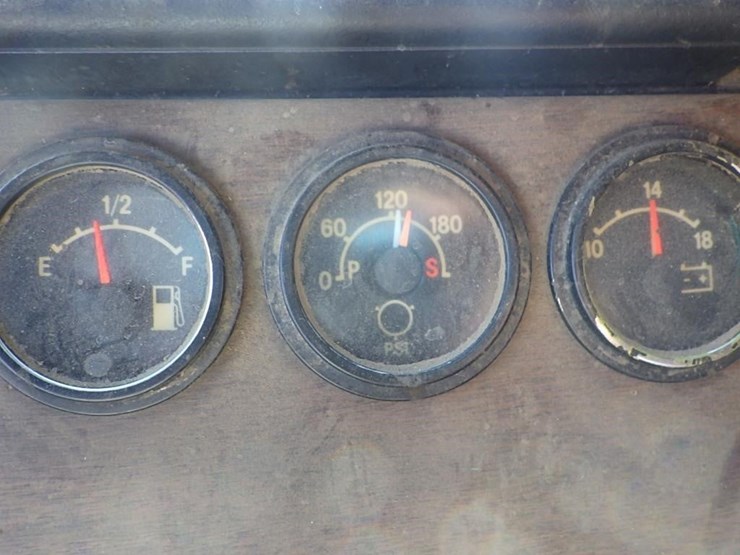 1991-freightliner-fla086-24'-3-axle-cab-&-chassis-image-52