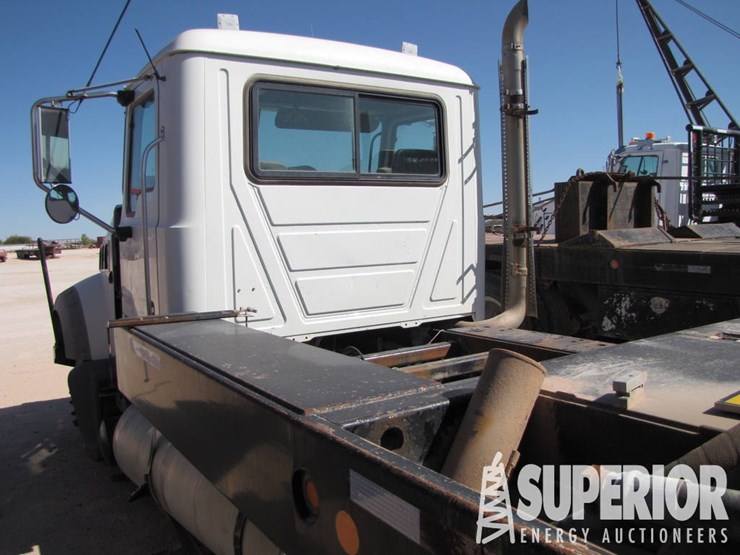 2009-mack-gu713-t/a-winch-bed-truck-image-3