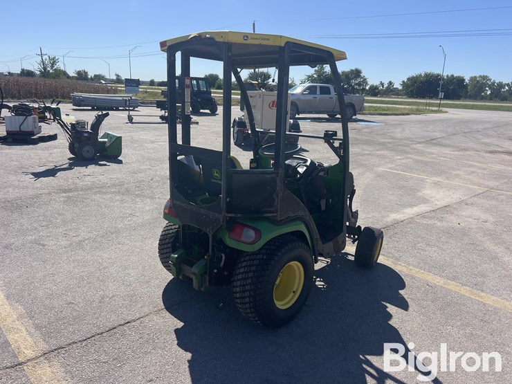 john-deere-x700-lawn-tractor-image-5