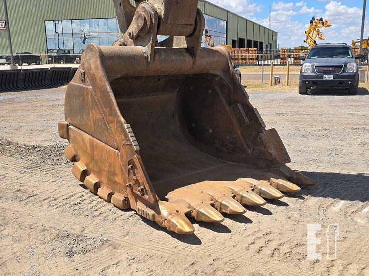 2016-caterpillar-336fl-image-10