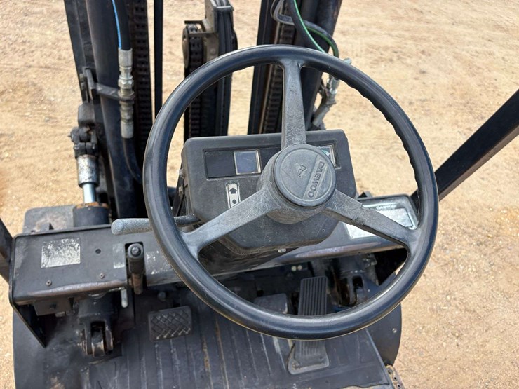 daewoo-3-stage-4,500lb.-capacity-mast-solid-tired-propane-forklift-image-8