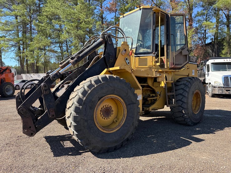 caterpillar-it28f-image-3