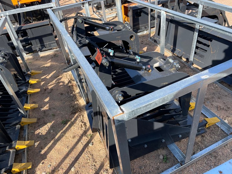 #4079-•-landhonor-72"-skeleton-hydraulic-grab-bucket-attachment-image-4