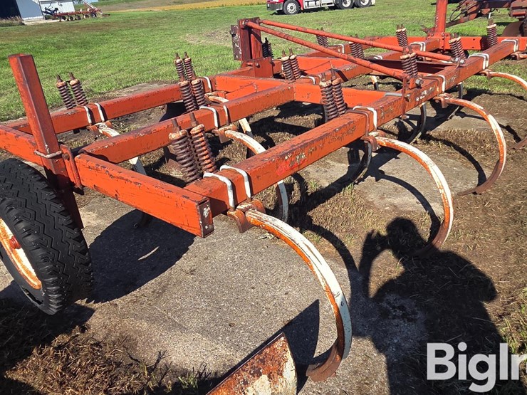 international-55-chisel-plow-image-7