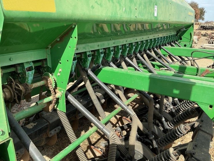 john-deere-1560-14'-pull-grain-drill-image-15