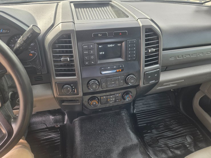2021-ford-f350-image-36