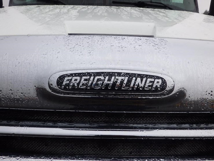 2018-freightliner-cascadia-3-axle-sleeper-truck-image-9