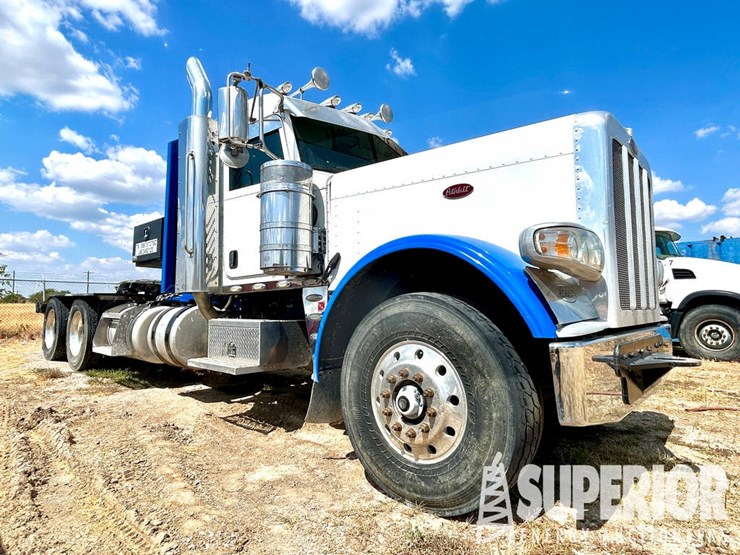2019-peterbilt-389-t/a-winch-truck-w/-day-cab-image-1