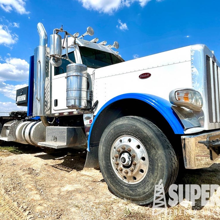 2019 PETERBILT 389 T/A Winch Truck w/ Day Cab