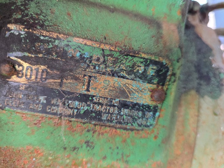 john-deere-3010-image-9
