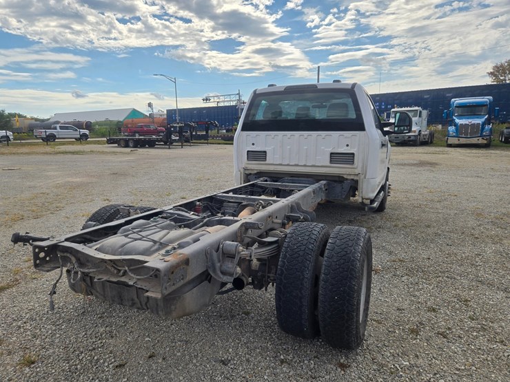 2021-ford-f350-image-11
