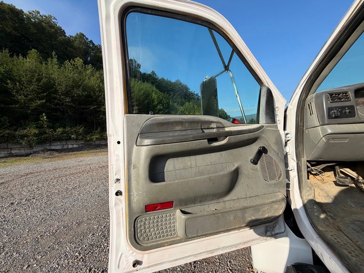 #4552-•-ford-f-650-flatbed-truck-image-20