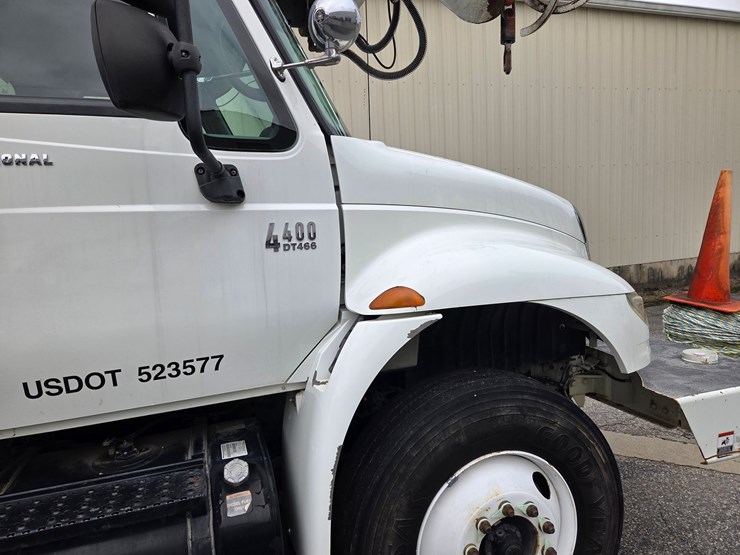 #2-•-2005-international-4400-truck---2005-international-pole-truck-/-vin:-1htmkaan35h167251-/-55,644-miles-image-17