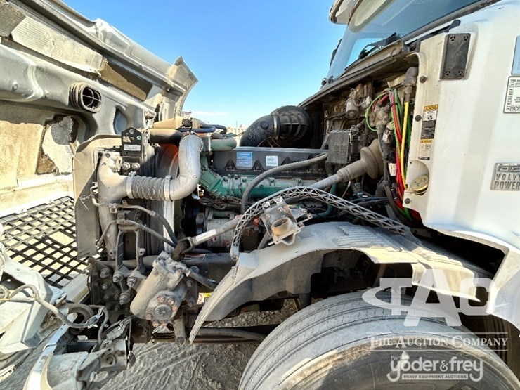 2014-volvo-vnl-image-4