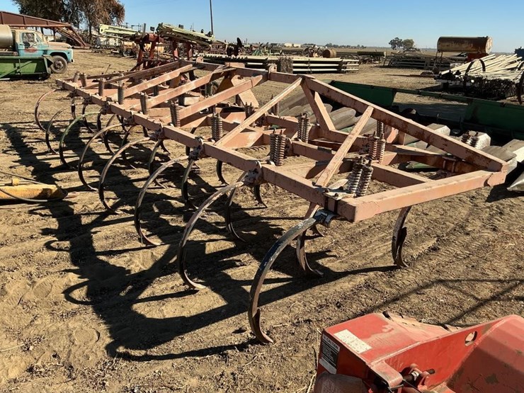 custom-24'-3-pt-vibra-shank-chisel-image-4