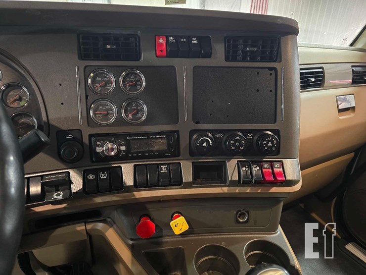 2019-kenworth-t680-image-14