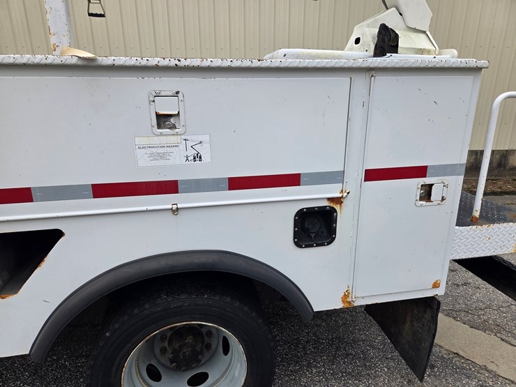 #4-•-2005-f-550-ford-small-bucket-truck-/-vin:-1fdaf56p16eb42272-/-75,475-miles-image-10