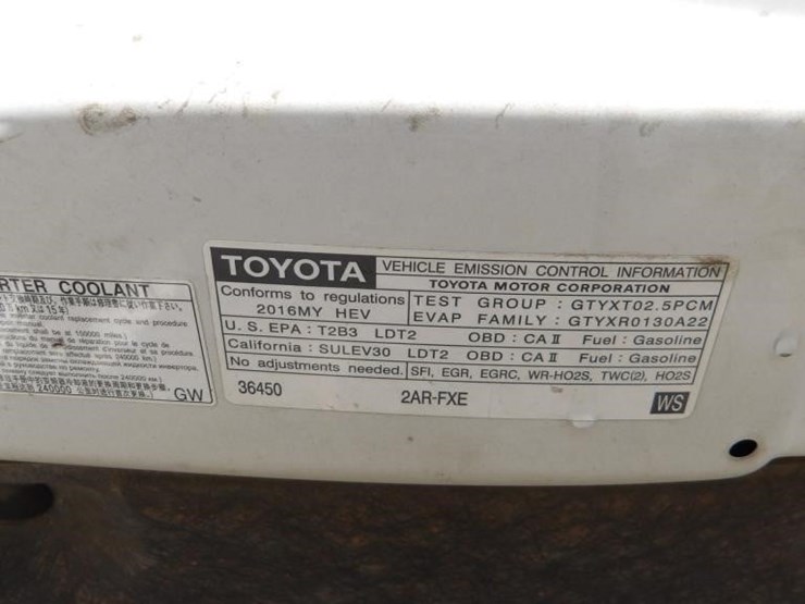 2016-toyota-rav4-xle-image-10