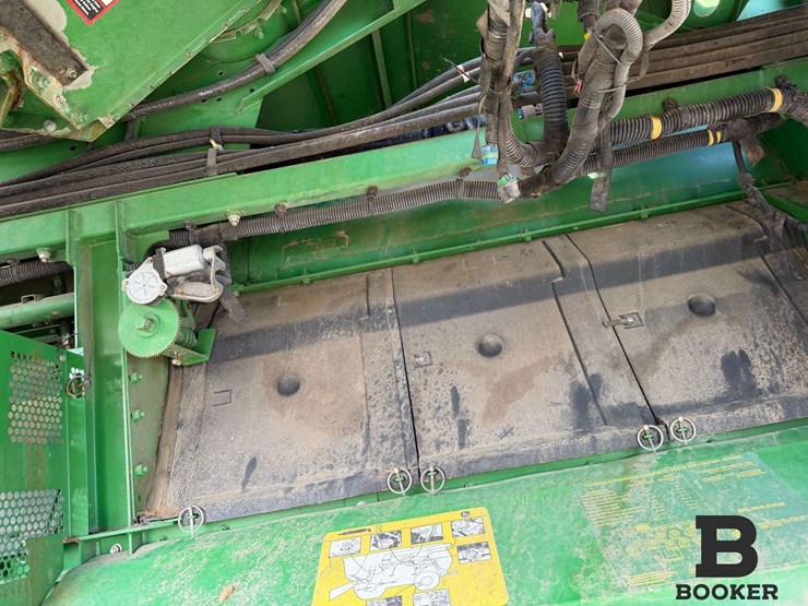 2012-john-deere-s670-combine-image-31