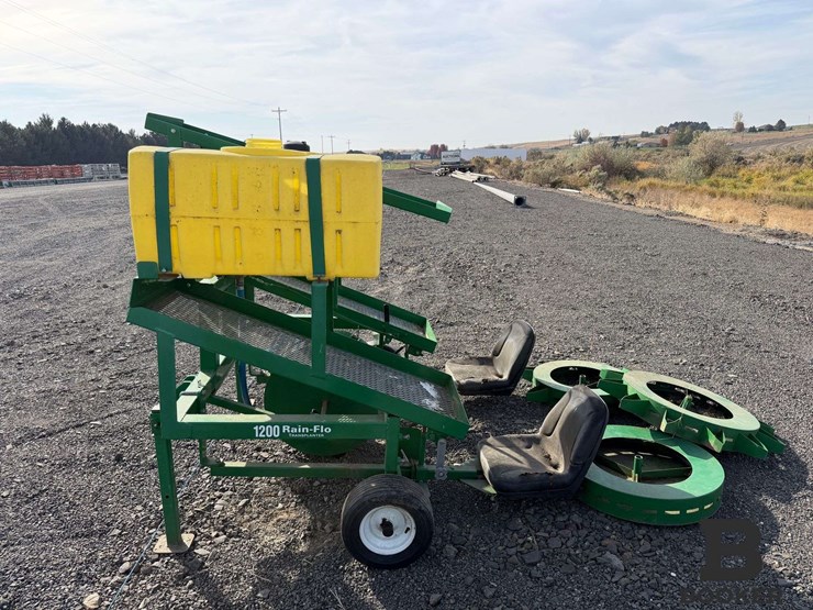 rain-flo-model-1200-2-row-vegetable-transplanter-image-2