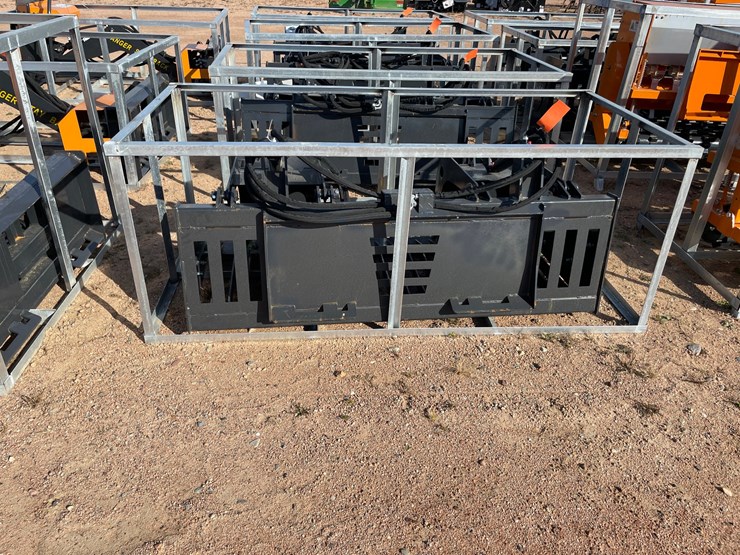 #4077-•-landhonor-hydraulic-rock-bucket-attachment-image-3