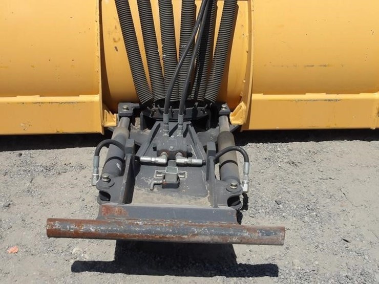 trackless-snow-plow-image-7