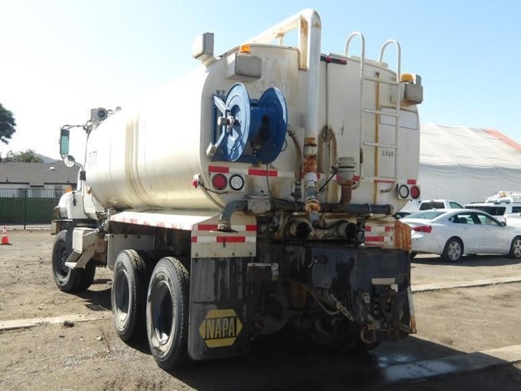 2006-international-5600i-water-truck-image-4