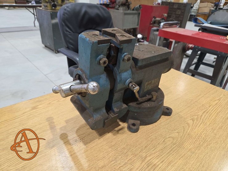 larin-multifunction-bench-vise-image-5