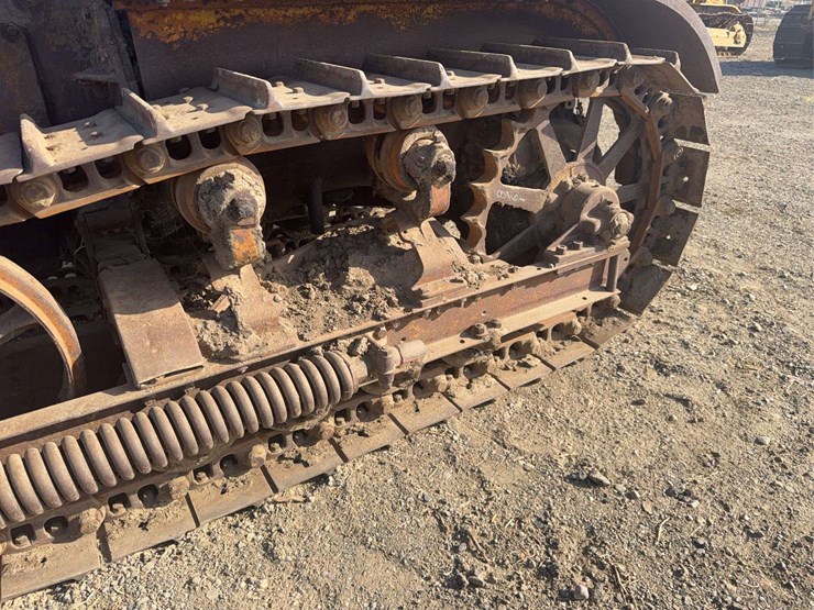 caterpillar-thirty-image-12