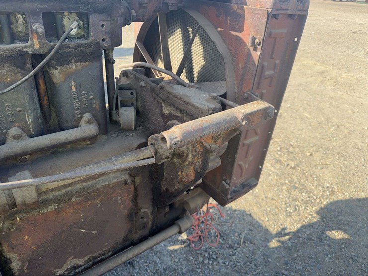 caterpillar-thirty-image-24
