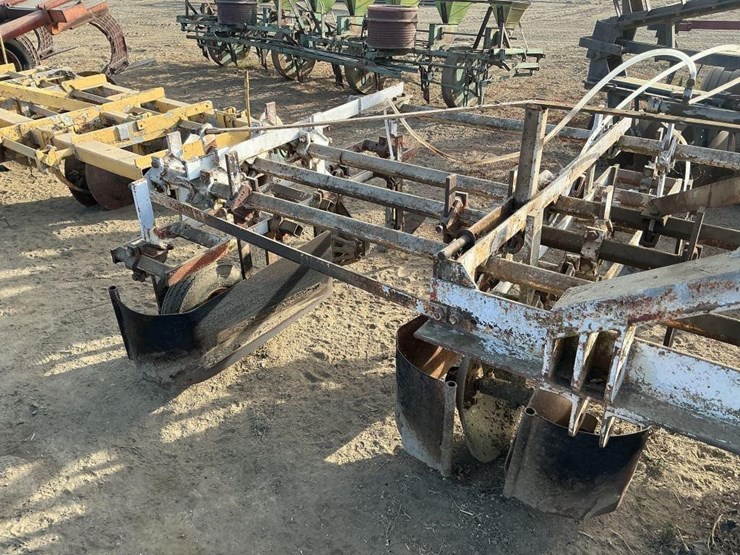 custom-3-pt-3-row-60"-cultivator-image-7