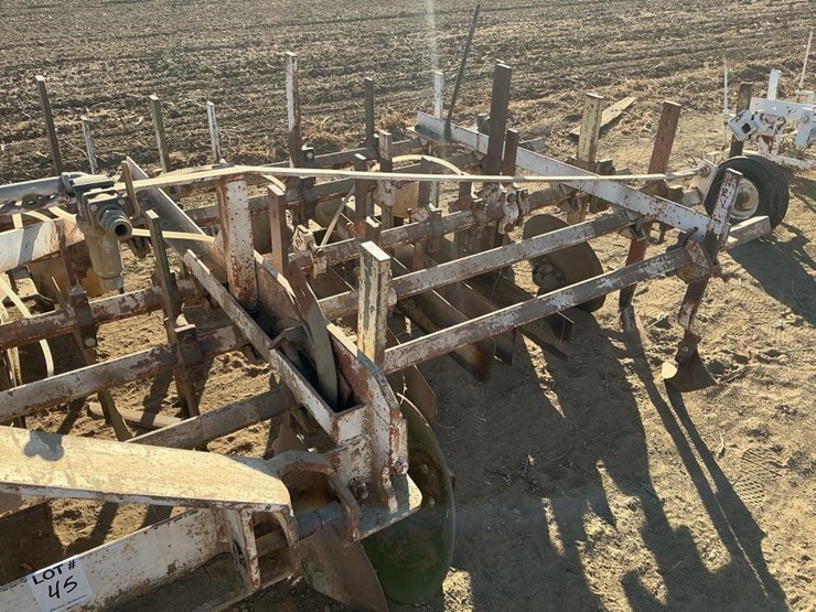 custom-3-pt-3-row-60"-cultivator-image-7