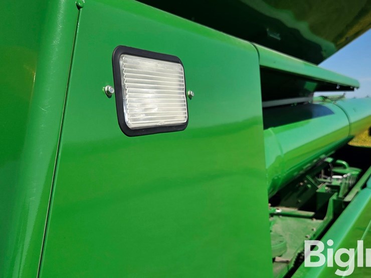 2010-john-deere-9670-sts-combine-image-18