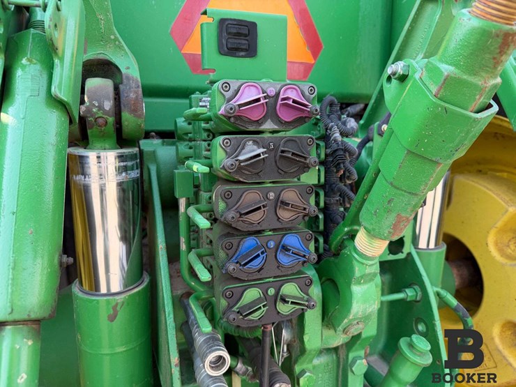 2011-john-deere-8335r-tractor-image-46