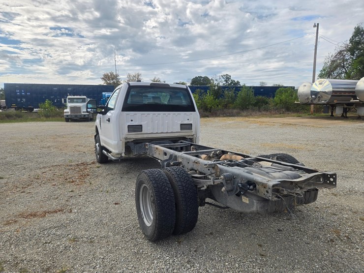 2021-ford-f350-image-9