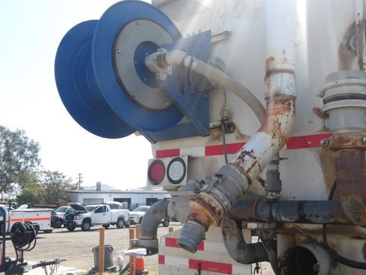 2006-international-5600i-water-truck-image-19