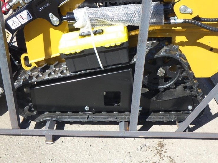 2026-agt-mx-crt23-skid-steer-track-loader-image-8
