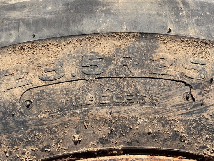#41535-•-(2)-23.5r25-equipment-tires-image-4