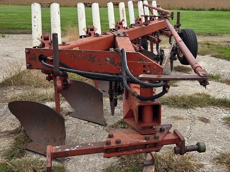 international-720-plow-image-2